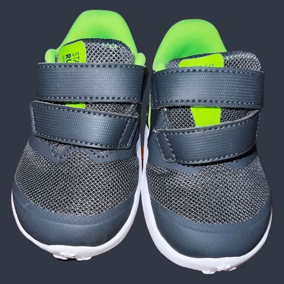 NWOB Baby/Toddler Nike Star Runner Sneakers Size 4C - Picture 2 of 7
